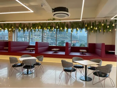 창원 진해 용원에 위치하여 오션뷰를 자랑하는 300평대 카페입니다