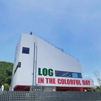 "한강이 보이는 미쿡감성! 의 힙한 대형 카페"